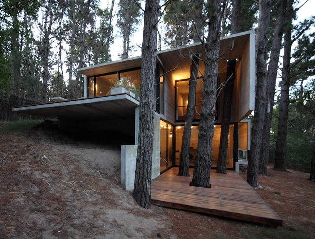 Casa Franz / BAK Arquitectos - Casas, Puerta, Fachada, Fijación Vigas, Escaleras, Bosque