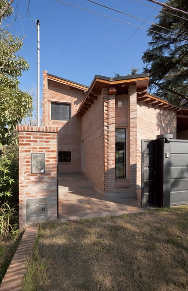 Casa Cuello / Arzubialde y Asociados - Casas, Fachada, Puerta, Escaleras