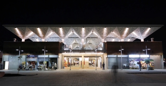 Mercado Tirso de Molina / Iglesis Prat Arquitectos - Mercado, Fachada, Pilares