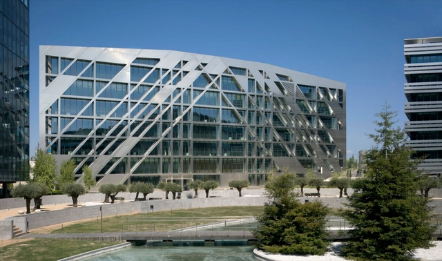 Edificio A.M.A. / Rafael de La-Hoz - Edificios Institucionales, Fachada