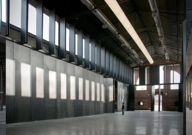Nave 16 Matadero Madrid / ICA Arquitectura - Centro Cultural, Fachada, Fijación Vigas