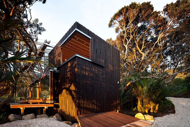 Casa Bajo Pohutukawa / Herbstarchitects - Casas, Jardín, Fachada, Puerta, Escaleras, Barandas, Bosque