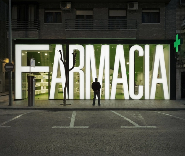 Farmacia Casanueva / Clavel Arquitectos - Farmacia, Fachada