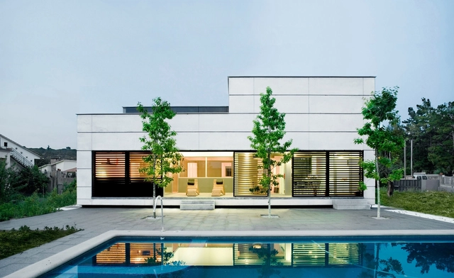 Casa Unifamiliar en Sant Julià / Josep Ferrando Architecture - Casas