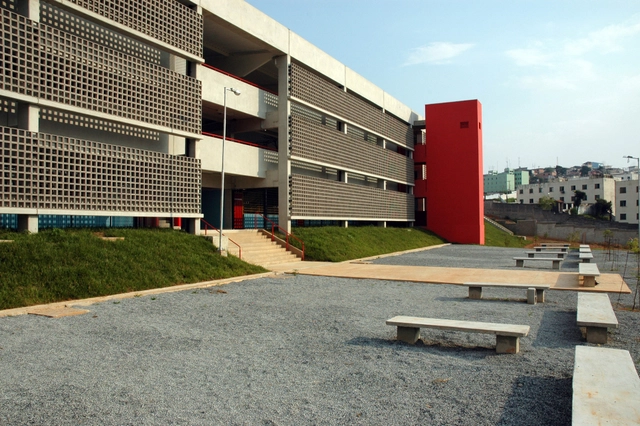 Escuela Parque Dourado V / Apiacás Arquitectos - Escuelas, Fachada