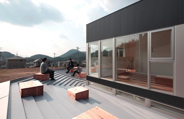 Casa de Bancos y Techo / Masao Yahagi Architects - Casas