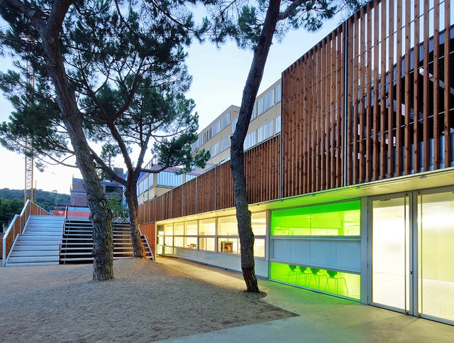 Reforma y Ampliación de la Escuela Sant Gregori / Coll-Leclerc Arquitectos - Remodelaciones, Fachada, Escaleras, Barandas