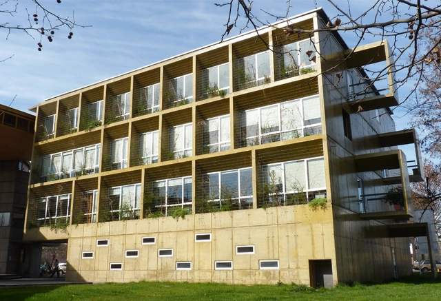 Ampliación Facultad de Educación, Edificio Postgrados / Baixas y Del Río Arquitectos - Remodelaciones, Fachada