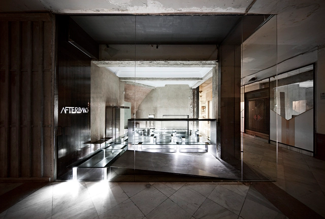 Escaparate Horizontal / Paloma Baquero Masats + Juan Antonio Serrano García - Tienda, Cocina, Fachada, Tarjas