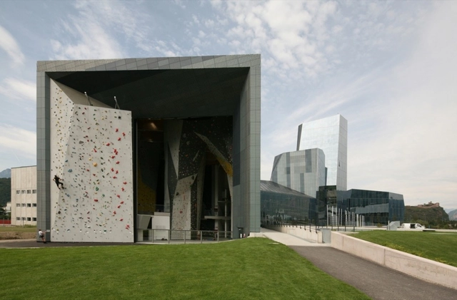 Centro de Operaciones Salewa / Park Associati + Cino Zucchi Architetti  - Edificios Institucionales, Fachada