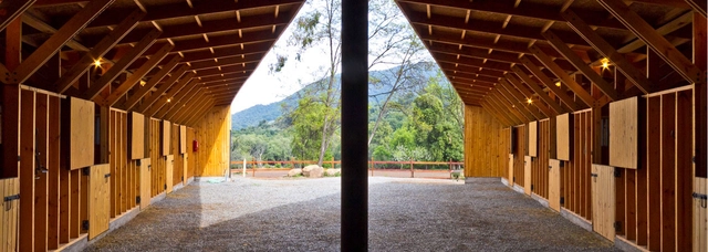 Pesebreras / duval+vives arquitectos - Fijación Vigas, Bosque