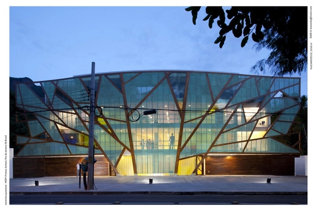 Escuela MOPI / Mairenes + Patalano - Escuelas, Fachada, Arco