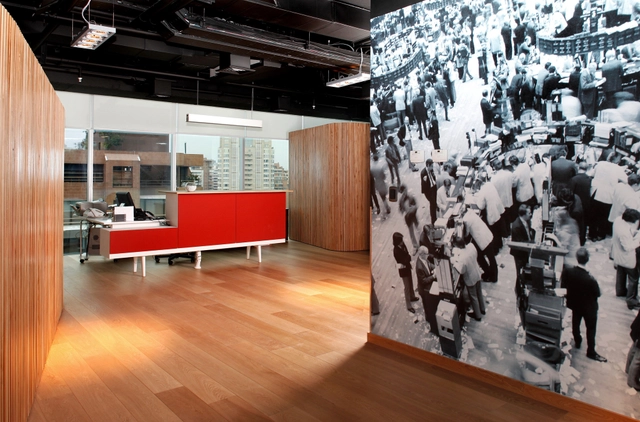 Oficina de Servicios Financieros / Elton + Léniz - Interiores De Oficina, Fachada