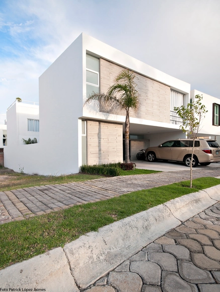 Casa SJ10 / JAR jaspeado arquitectos + NM + Arquitectos - Casas, Fachada, Puerta