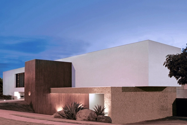 Casa BL / Studio Guilherme Torres - Casas, Fachada