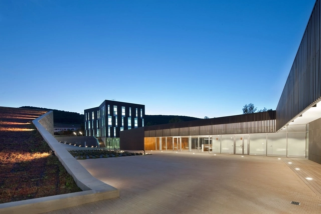 Bodega Institucional La Grajera / Virai Arquitectos - Bodega, Fachada