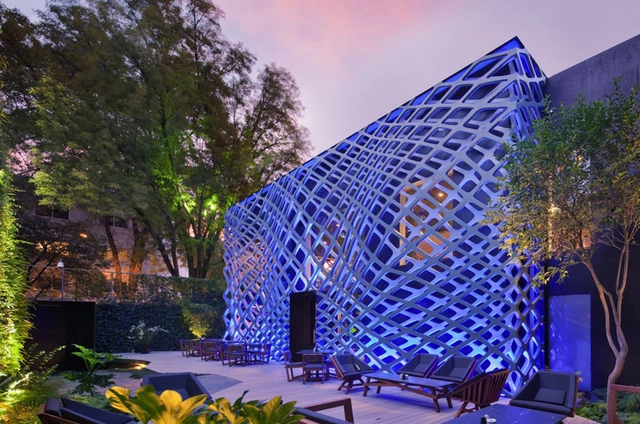 Tori Tori Restaurant / Rojkind Arquitectos + Esrawe Studio - Restaurant, Jardín, Fachada, Sillas