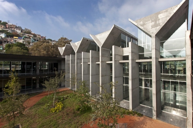 Centro Comunitario Independencia / Agustin Landa + Cátedra Blanca Workshop - Centro Comunitario, Jardín, Fachada, Cierros, Barandas