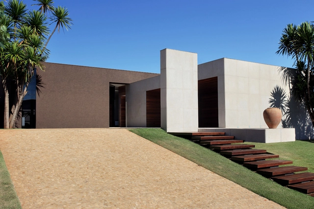 Casa OM / Studio Guilherme Torres - Casas, Jardín, Fachada