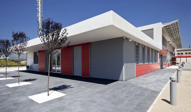 Parque de Bomberos en Valls / Santamaría Arquitectes - Estación De Bomberos, Fachada