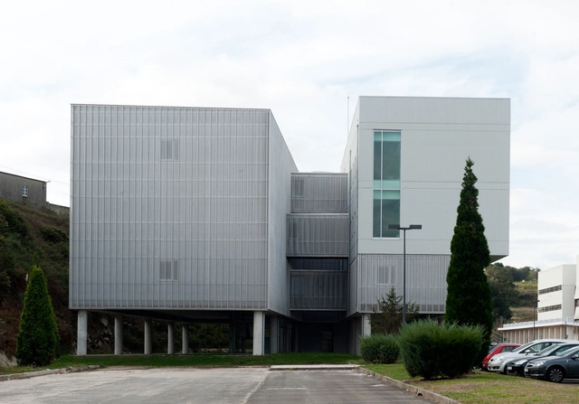 Edificio Área Científica del Parque Tecnológico / César Portela Fernandez-Jardón + Cesáreo Padrón Conde - Educación Superior, Fachada