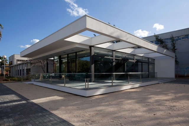 Centro de jubilados de Almassera / Antonio Altarriba Arquitectos - Asilo, Fachada, Puerta