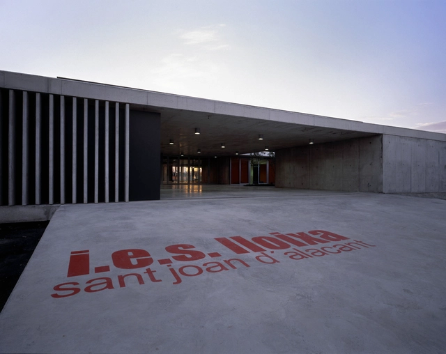 Instituto de Enseñanza Secundaria / Orts-Trullenque Arquitectos - Escuela Primaria, Fachada