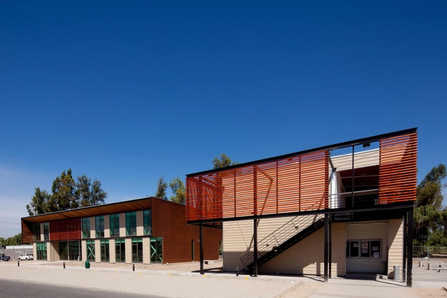 Planta Industrial Revesol / Vicente Justiniano Arquitectos - Edificio De Oficinas, Fachada, Puerta