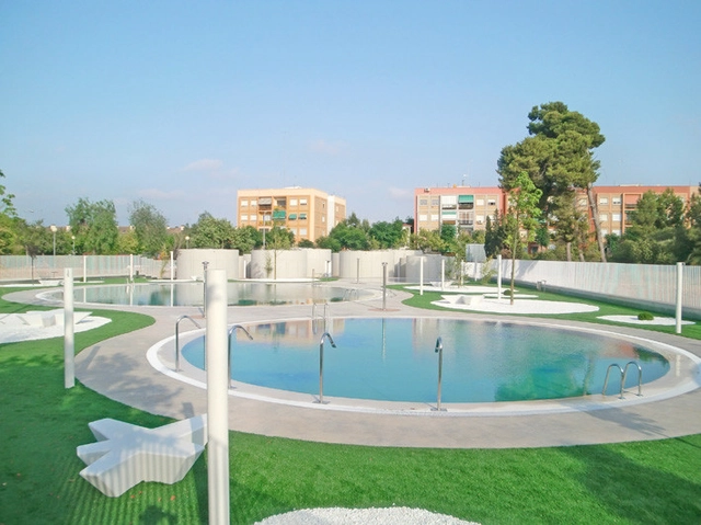 Piscinas de Verano para el Ayuntaniento de Godella / Álvarez Cubells Arquitectos - Renovación, Jardín