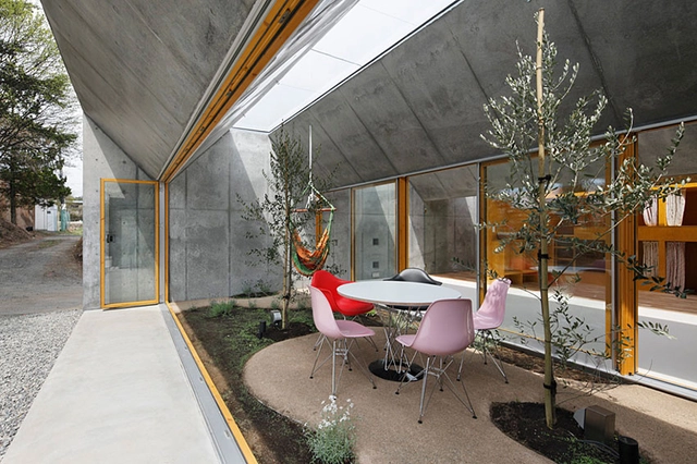 Outside In / Takeshi Hosaka Architects - Casas, Jardín, Fachada, Sillas, Mesas