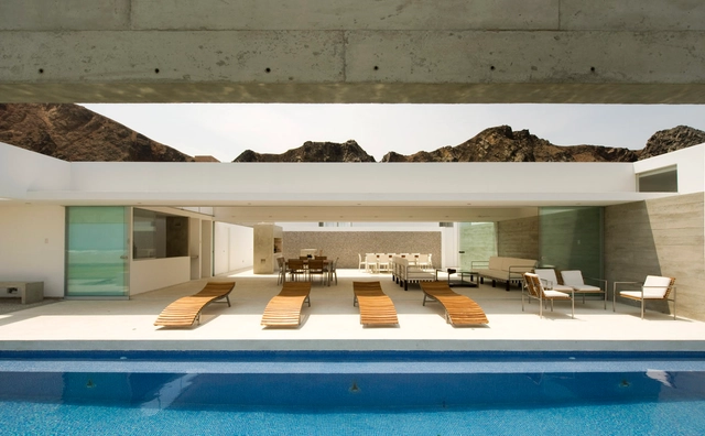 Casa 03 / BARCLAY&CROUSSE Architecture - Casas, Fachada, Iluminación, Mesas, Sillas