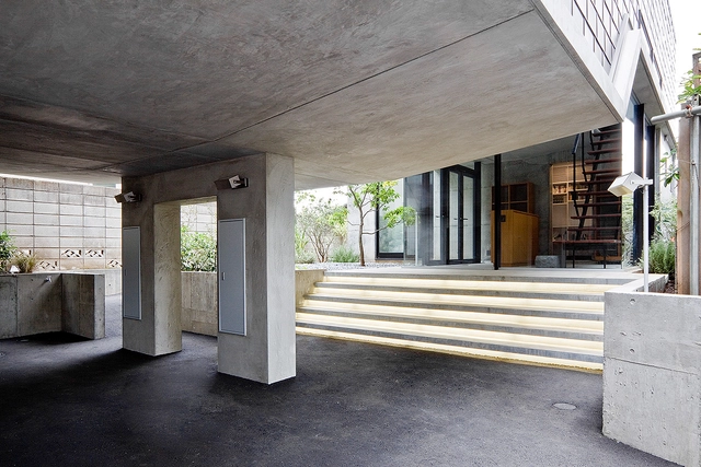 Casa en Eifukucho / Upsetters Architects - Ampliación, Fachada, Pilares, Fijación Vigas, Arco