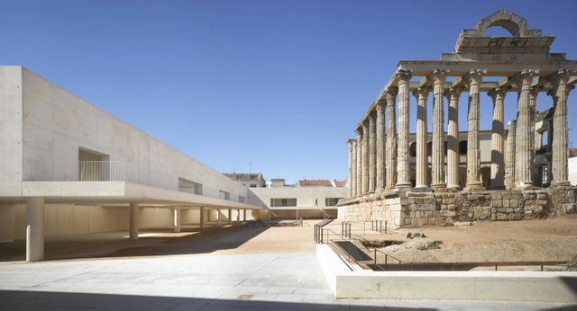 Templo de Diana / José María Sánchez García - Patrimonio, Fachada, Pilares