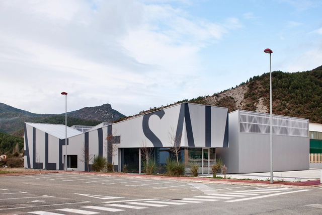 Centro Polivalente Valle de Salazar / gutiérrez-delaFuente arquitectos - Centro Comunitario