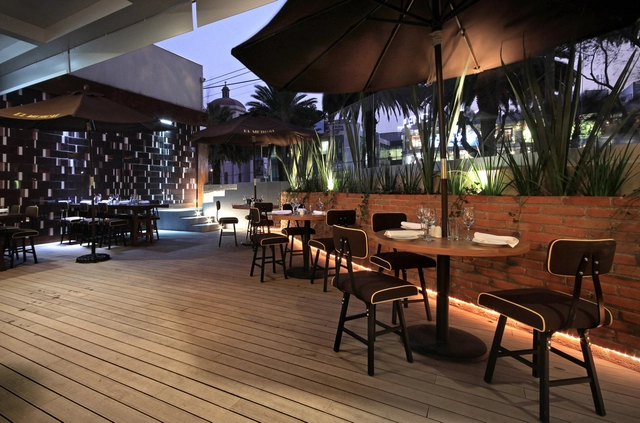 Restaurant El Mercat / Arqmov Workshop - Diseño De Interiores, Patio, Mesas, Sillas, Iluminación