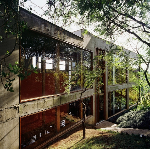Casa Villa del Rey / Carlos M Teixeira (Vazio S/A) - Casas, Jardín, Fachada, Barandas, Bosque