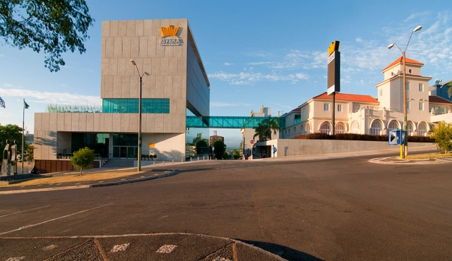 Hotel y Casino Rivera / gualano + gualano: arquitectos - Renovación, Fachada