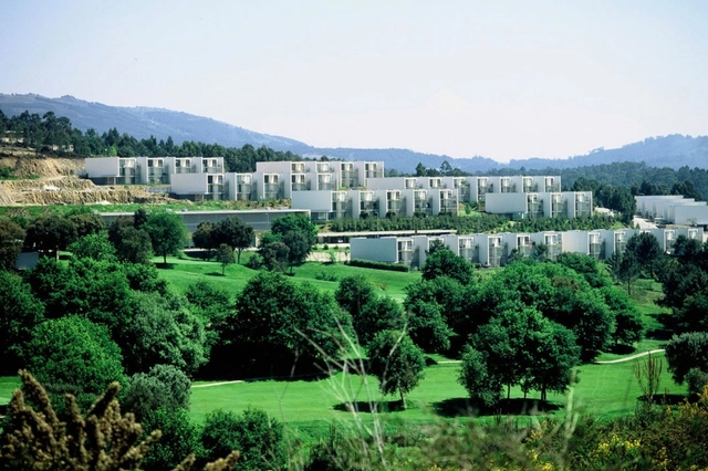Hotel del Golf / Topos Atelier de Arquitectura - Turismo, Jardín, Bosque, Urbano