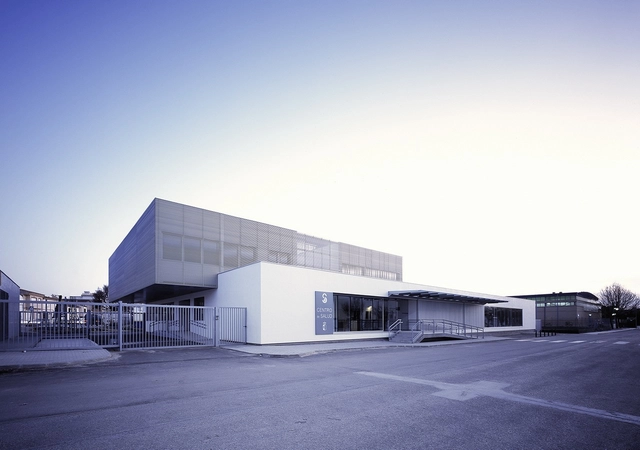 Centro de Salud de Quintanar del Rey / MBVB ARQUITECTOS - Centro De Salud, Fachada