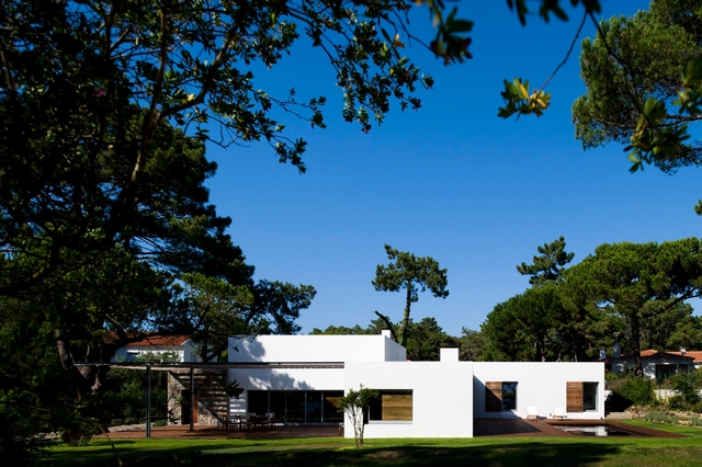 Casa Banzão II / Frederico Valsassina Arquitectos - Casas, Jardín, Fachada