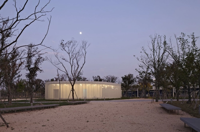 Galería Espiral I / Atelier Deshaus - Casas, Fachada