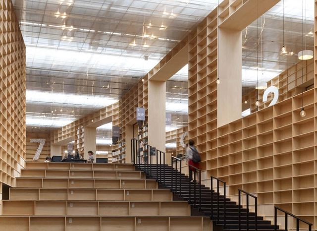 Biblioteca y Museo de la Facultad de Artes de Musashino / Sou Fujimoto - Universidad, Escaleras, Fachada, Barandas