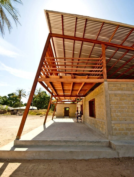 Centro para jóvenes en Niafourang / Project Niafourang - Centro Para La Juventud, Fijación Vigas, Fachada, Arco