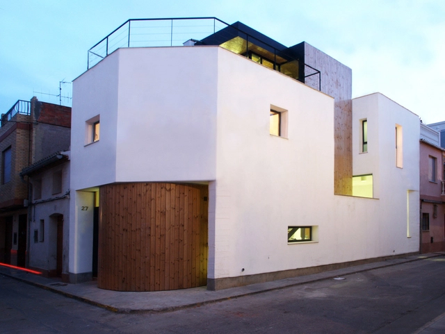 Vivienda en Rafelbunyol / Antonio García Blay y José Antonio Ruiz Suaña - Casas, Fachada, Puerta