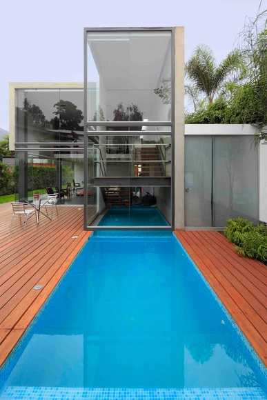 Casa en La Planicie / Juan Carlos Doblado - Casas, Fachada, Puerta, Escaleras, Sillas