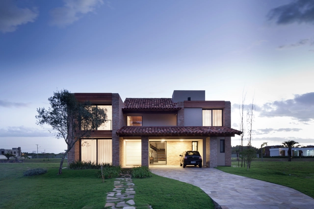 Casa CKN / Giugliani Montero Arquitectos - Casas, Jardín, Fachada, Puerta