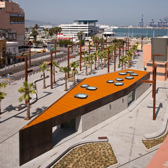 Centro de Interpretación del Rio de la Miel / Mariñas Arquitectos Asociados - Centro De Interpretación, Fachada, Mesas, Sillas, Urbano