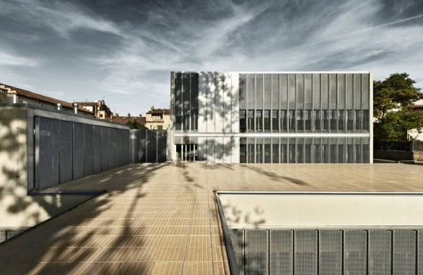 Centro de Salud CAP La Garriga / R+B - Centro De Salud, Fachada