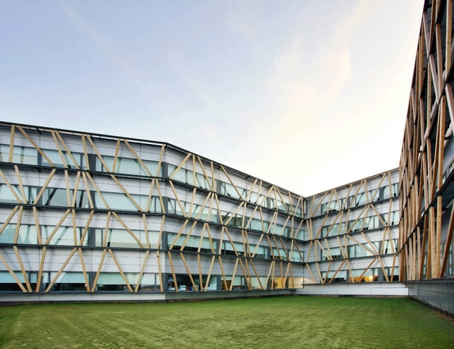 Universidad Corporativa de Telefónica en el Parc de Bell-llo / ​ Batlleiroig - Renovación, Fachada