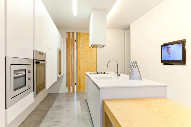 Rehabilitación Sustentable en Girona / Francesc Collmalivern - Casas, Cocina, Encimera, Tarjas, Mesas